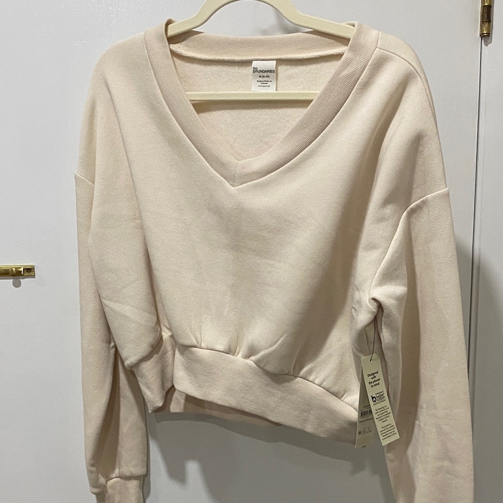 No Boundaries Women's Cream V-Neck Sweatshirt